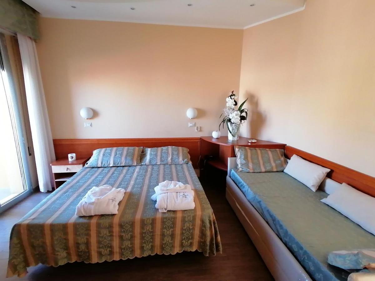 Hotel Nordic Белариа-Игеа Марина Екстериор снимка