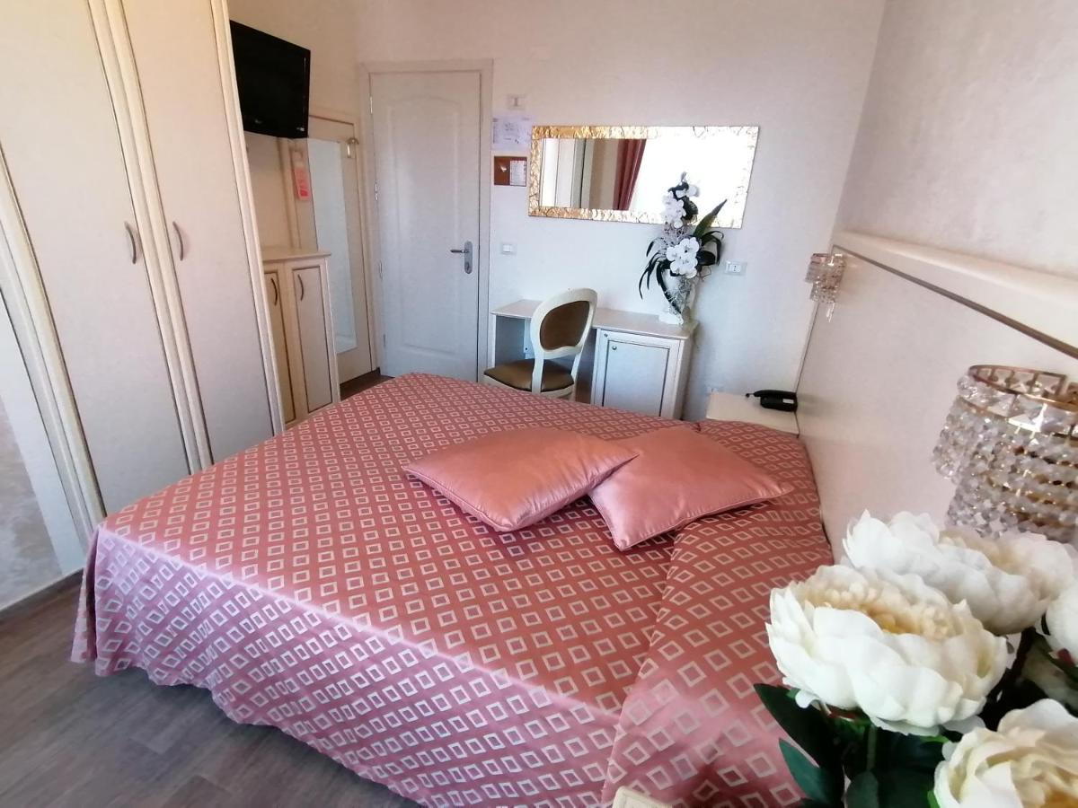 Hotel Nordic Белариа-Игеа Марина Екстериор снимка