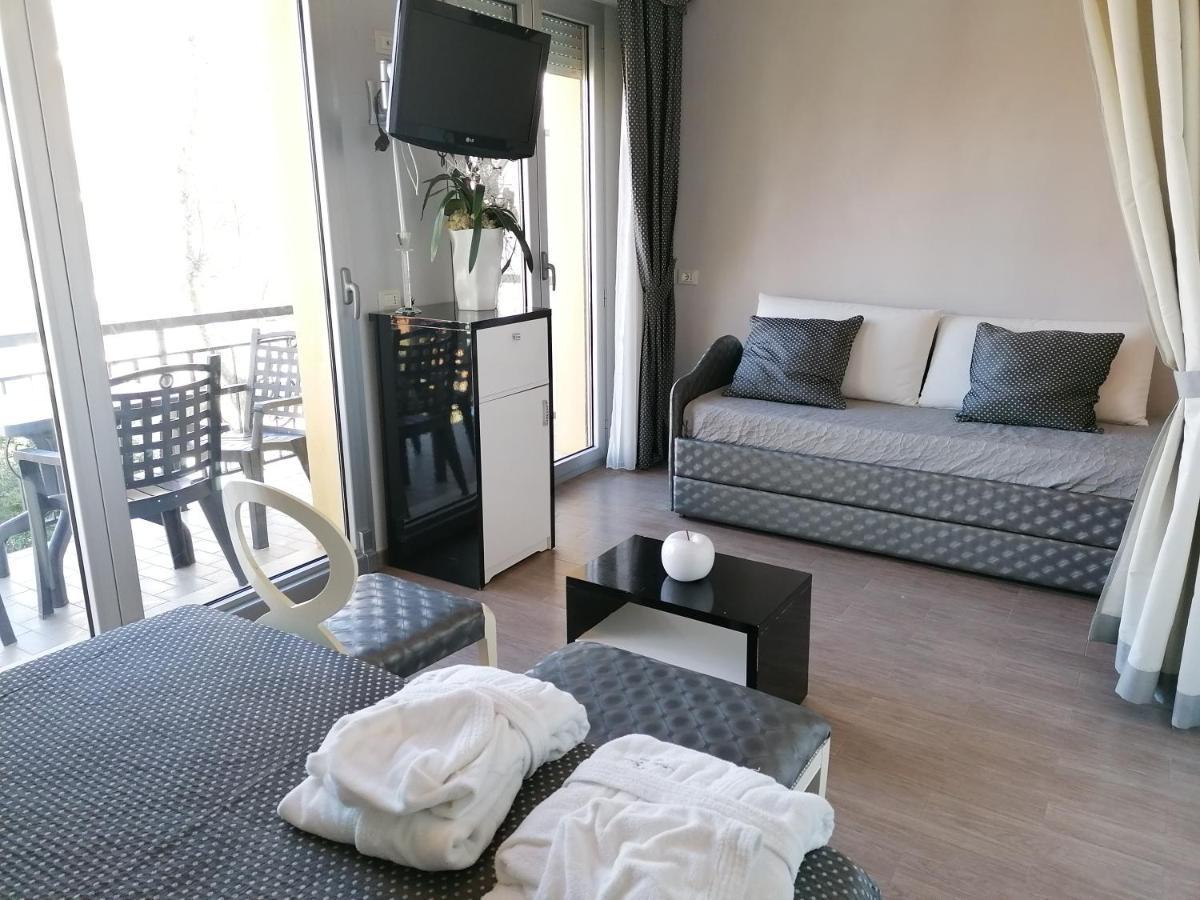 Hotel Nordic Белариа-Игеа Марина Екстериор снимка
